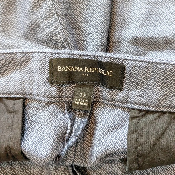 Banana Republic midrise sailor shorts, size 12 - Picture 3 of 3
